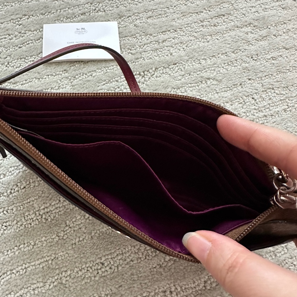 NWOT—Classic Coach wristlet/wallet - Picture 7 of 10